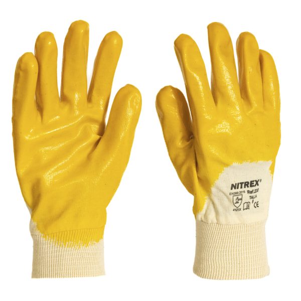 Guantes NITREX 230 amarillos utilizados por trabajador en obra.