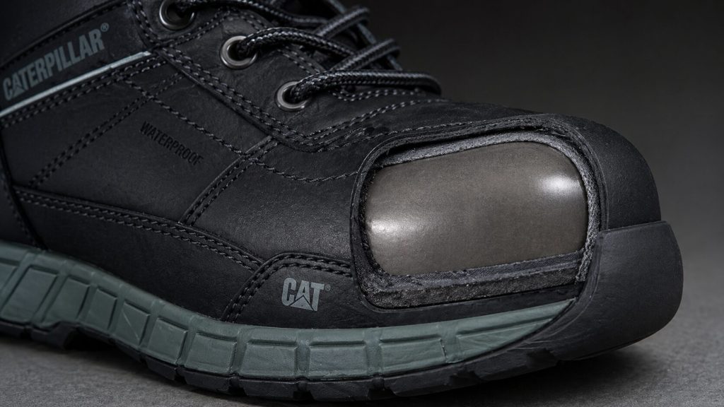 detalle botas Caterpillar material resistente seguridad