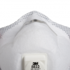 Plano detalle de la zona superior de la mascarilla 3M 8833, destacando el clip nasal de aluminio maleable para ajuste hermético en el tabique.